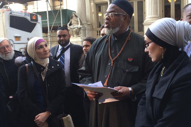 Imam Talib Abdur-Rashid speaks while standing next to appellant Samir Hashmi